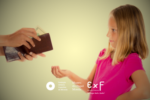 Regresso às aulas: altura ideal para falar de mesada com os filhos